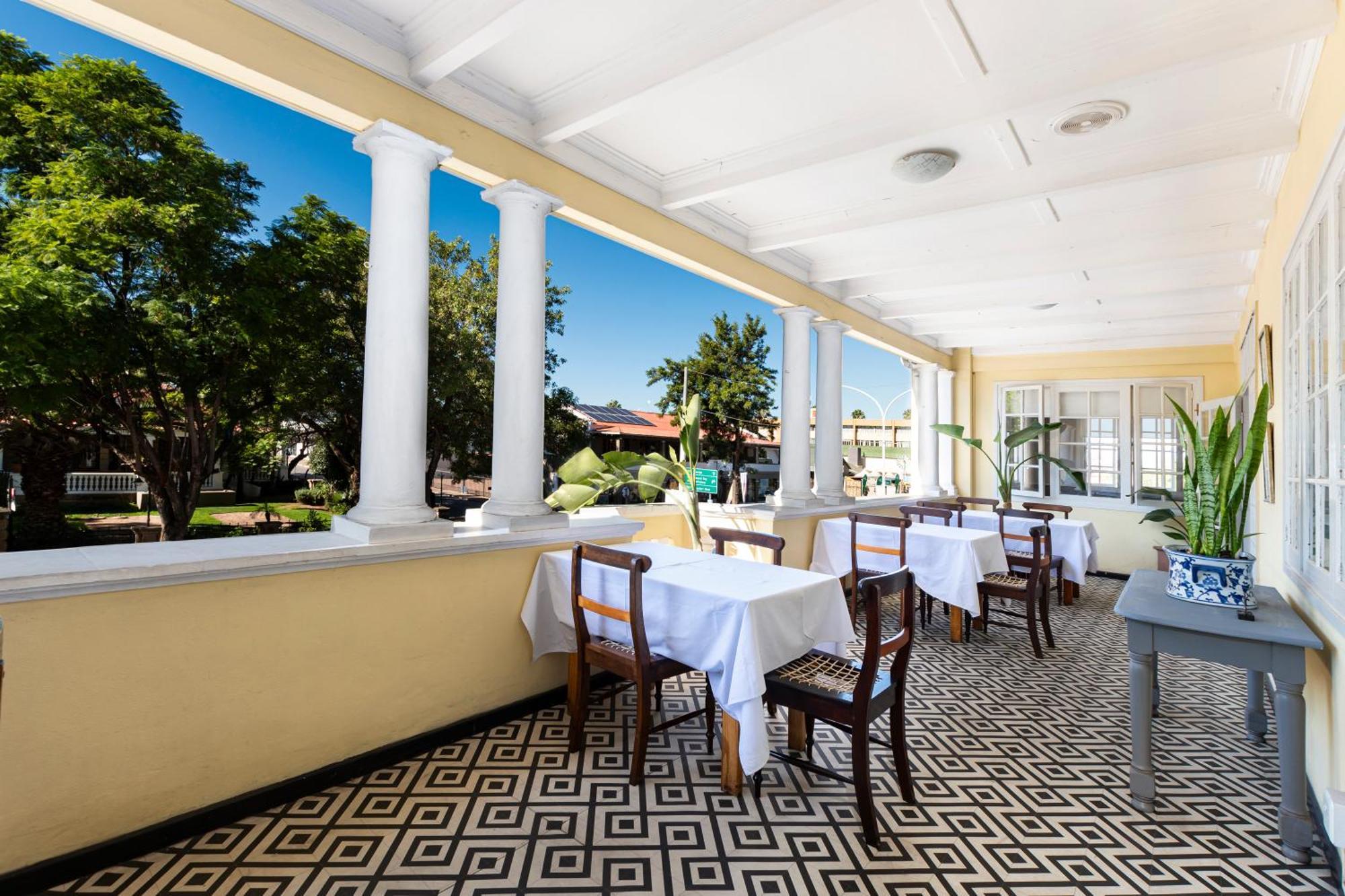Queen'S Hotel By Bon Hotels Oudtshoorn Exteriér fotografie