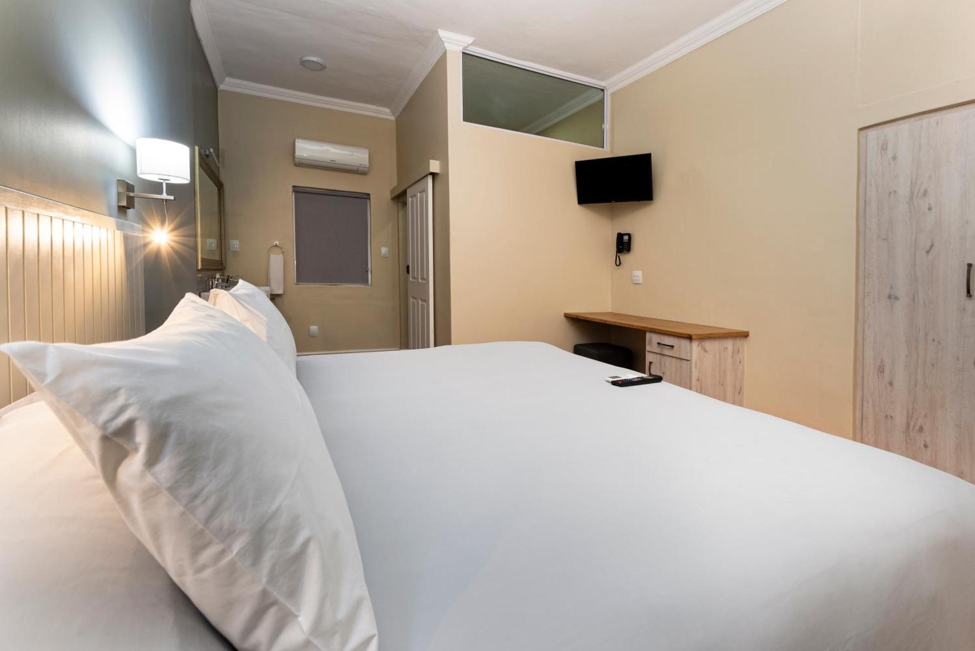 Queen'S Hotel By Bon Hotels Oudtshoorn Exteriér fotografie